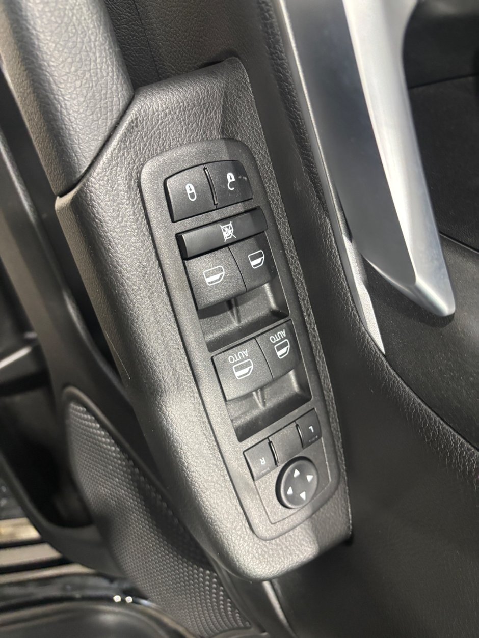 2023 Ram 1500 BIG HORN-13