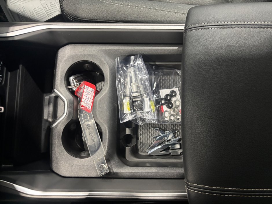 2023 Ram 1500 BIG HORN-24