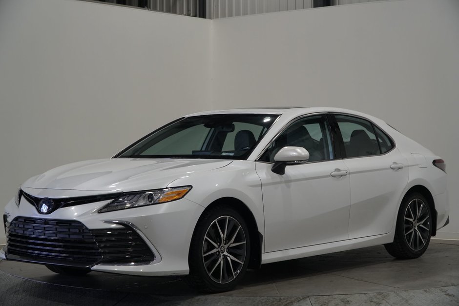 2022  Camry Hybrid CAMRY XLE HYBRID in Saint-Hyacinthe, Quebec