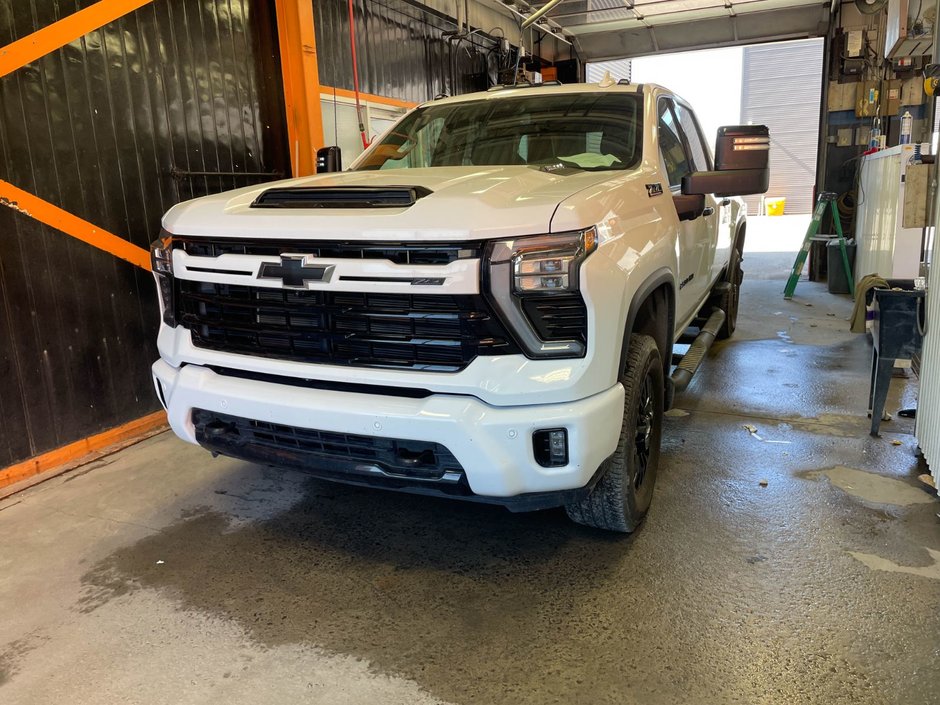 2024 Chevrolet Silverado 2500HD in St-Jérôme, Quebec - w940px