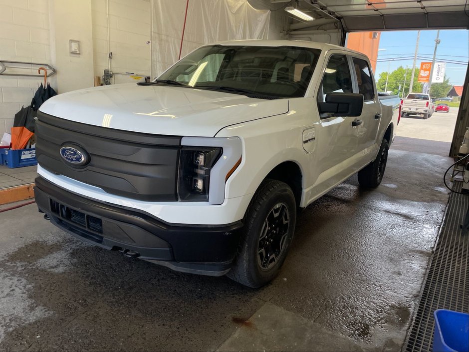 2023 Ford F-150 Lightning in St-Jérôme, Quebec - w940px