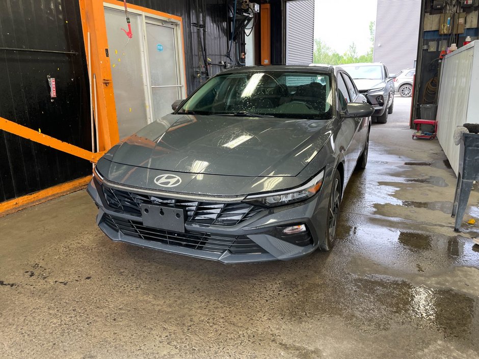 Hyundai Elantra  2024 à St-Jérôme, Québec - w940px