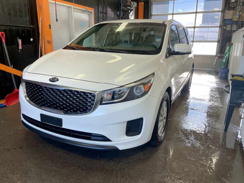 2017 Kia Sedona in St-Jérôme, Quebec - w940px