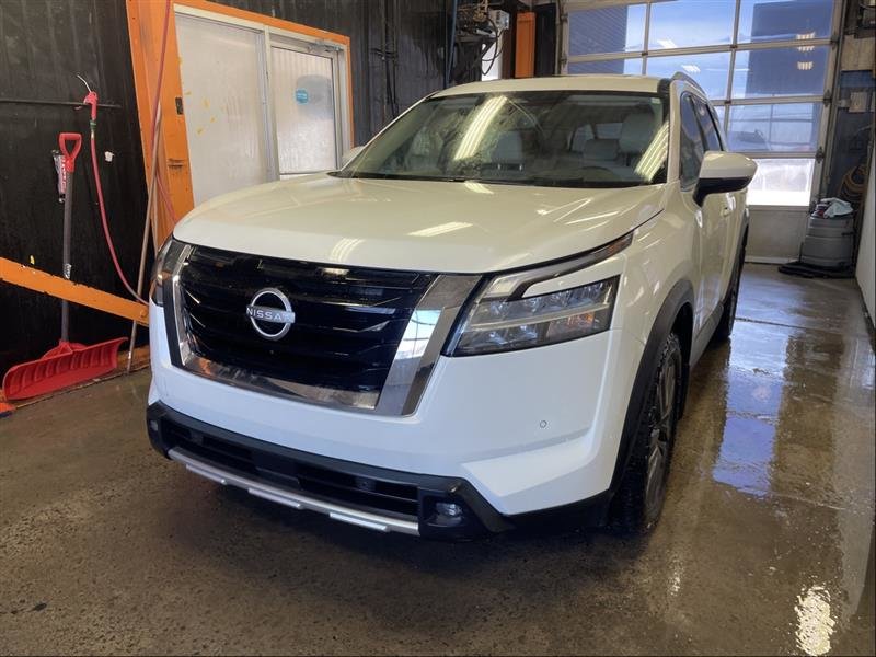2022 Nissan Pathfinder in St-Jérôme, Quebec - w940px