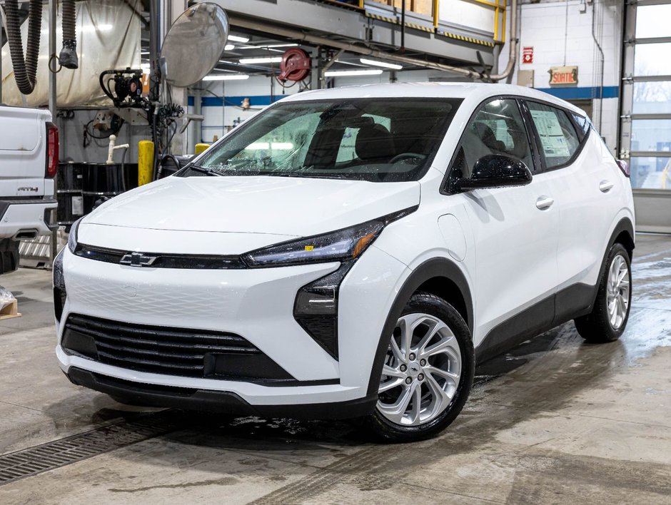 2027 Chevrolet Bolt in St-Jérôme, Quebec - w940px