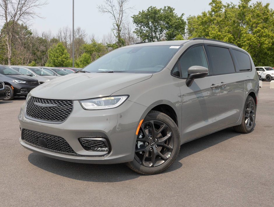 2023 Chrysler Pacifica in St-Jérôme, Quebec - w940px