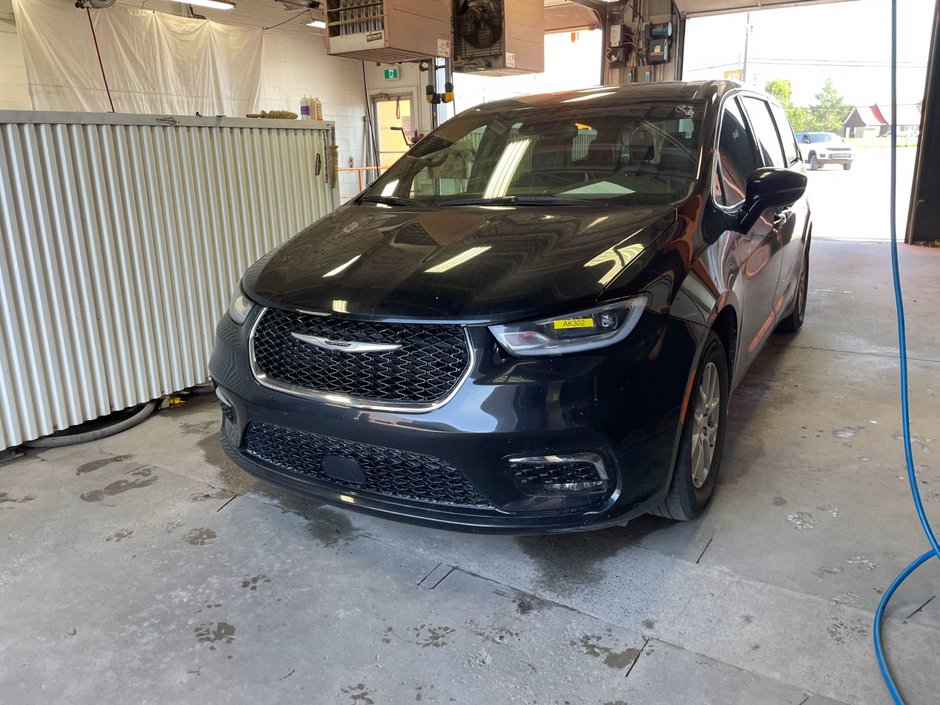 2025 Chrysler Pacifica in St-Jérôme, Quebec - w940px