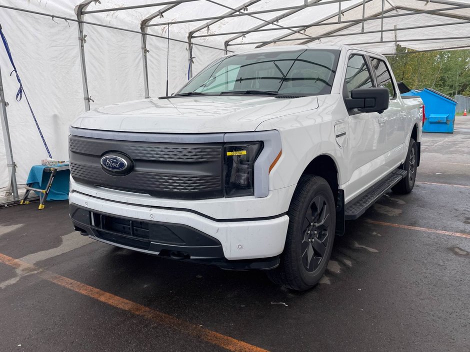 2023 Ford F-150 Lightning in St-Jérôme, Quebec - w940px