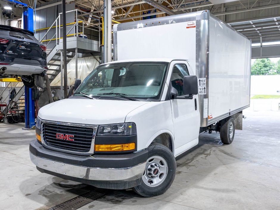 2026 GMC Savana Cutaway 3500 in St-Jérôme, Quebec - w940px