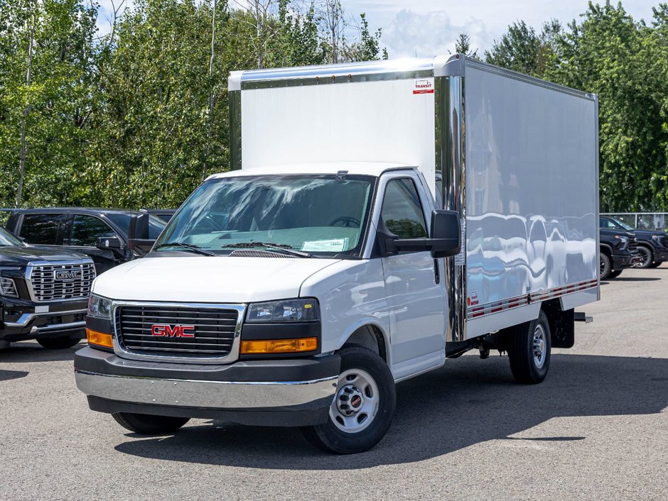 2026 GMC Savana Cutaway 3500 in St-Jérôme, Quebec - w940px