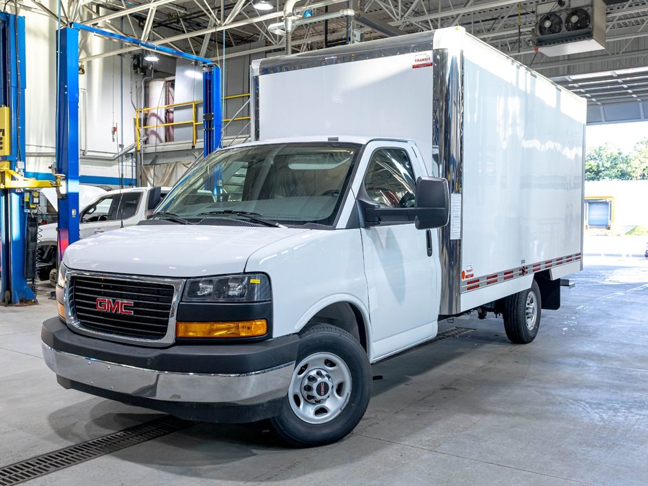 2026 GMC Savana Cutaway 3500 in St-Jérôme, Quebec - w940px