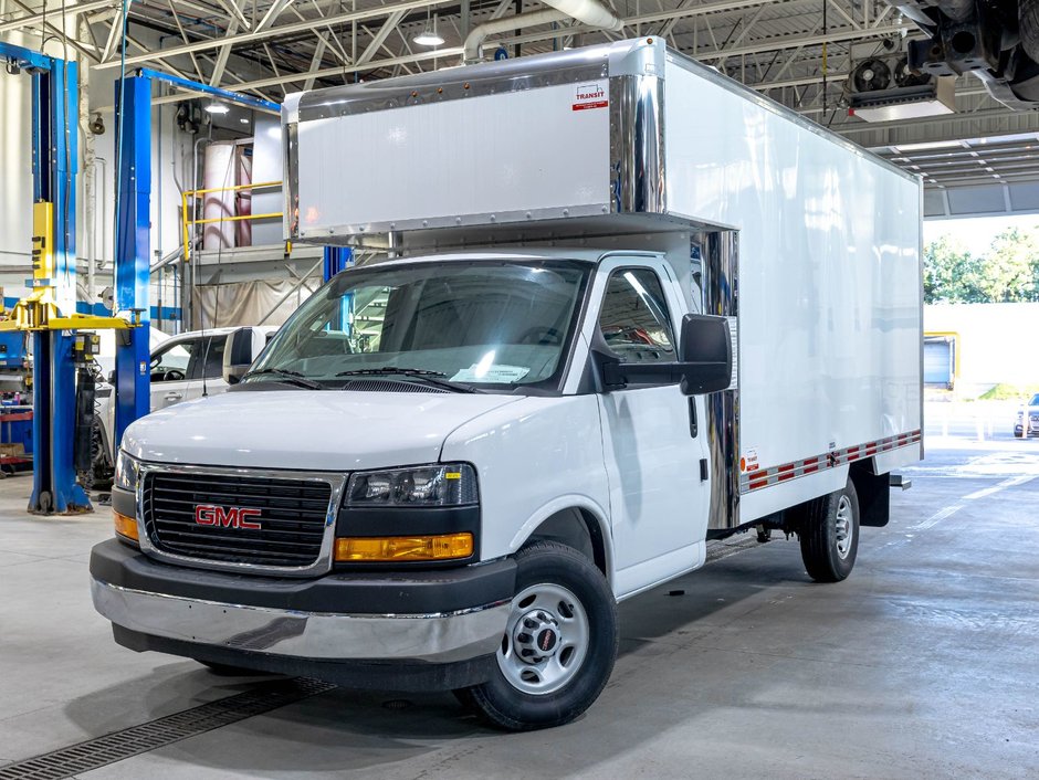 GMC Savana Cutaway 3500  2026 à St-Jérôme, Québec - w940px