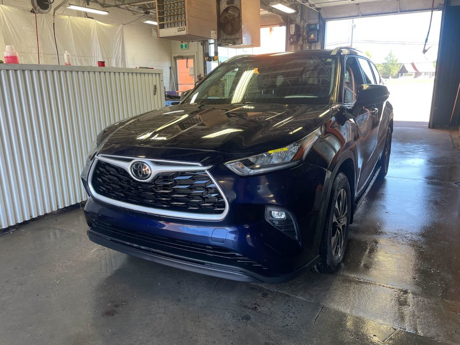 Toyota Highlander  2023 à St-Jérôme, Québec - w940px