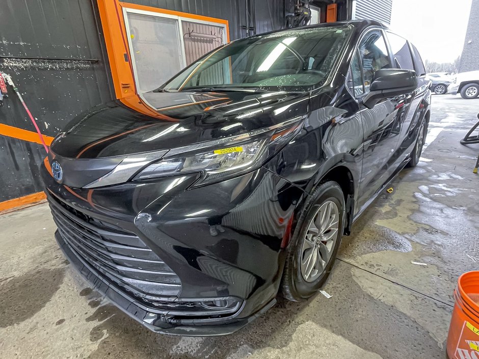 2022 Toyota Sienna in St-Jérôme, Quebec - w940px