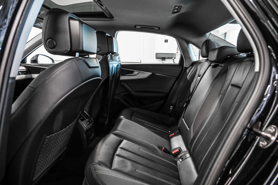 Audi A4 Sedan Komfort 2023-19