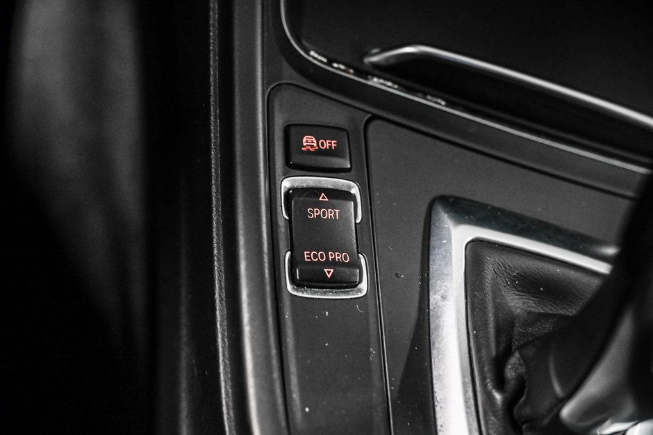 BMW 3 Series 330i xDrive 2017-16