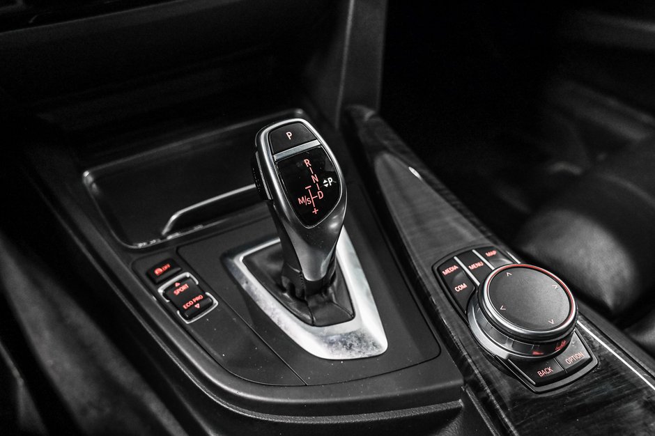 BMW 3 Series 330i xDrive 2017-15