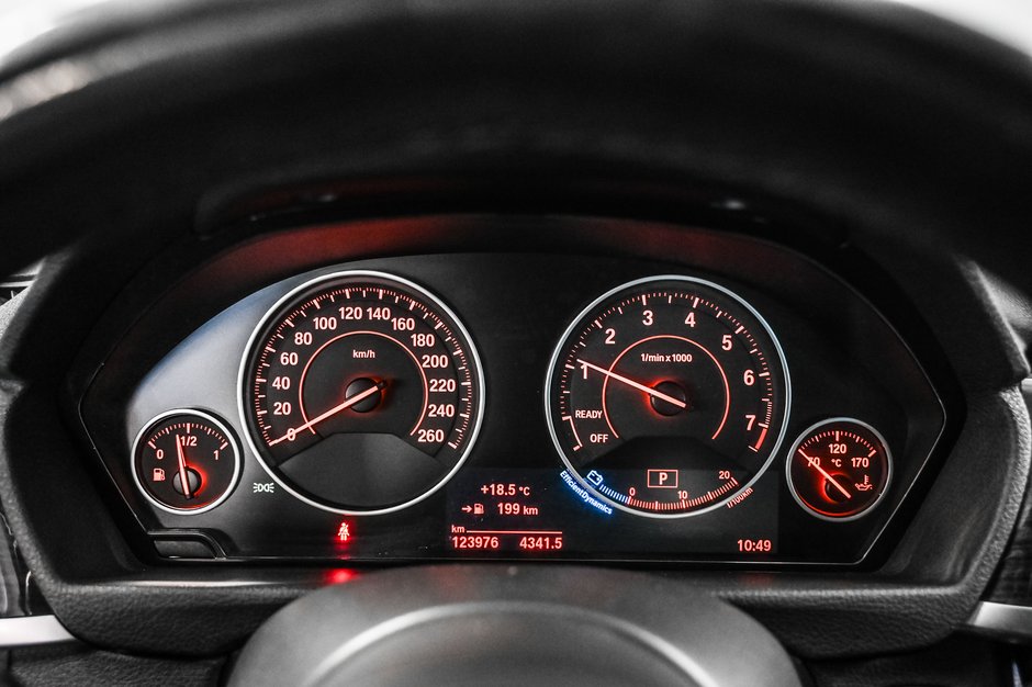 BMW 3 Series 330i xDrive 2017-14