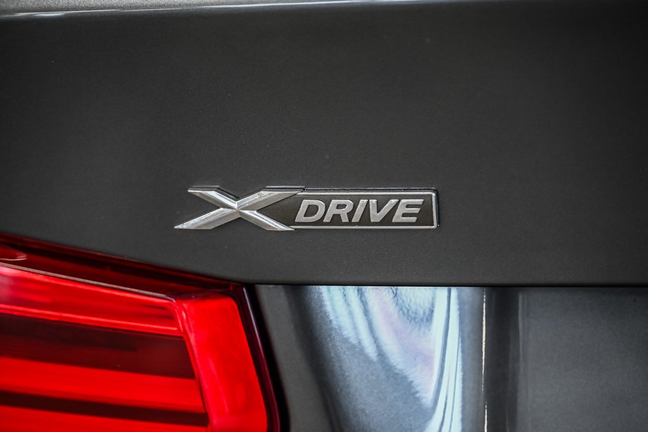 BMW 3 Series 330i xDrive 2017-9