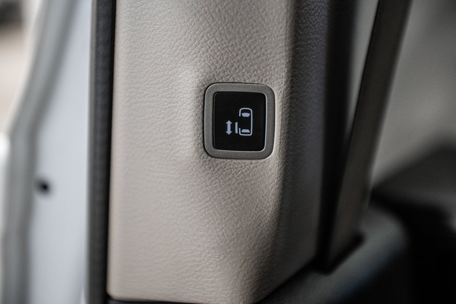 2022 Chrysler Pacifica Touring L-31