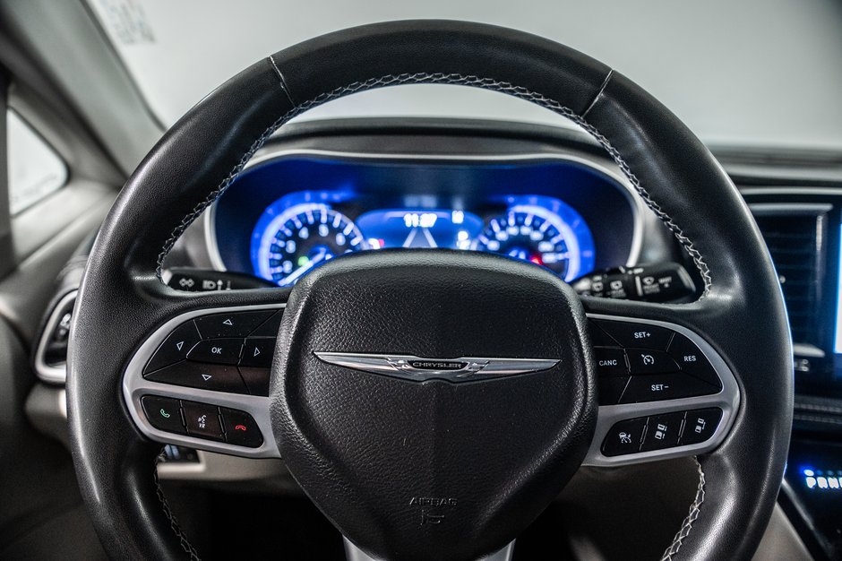 2022 Chrysler Pacifica Touring L-18