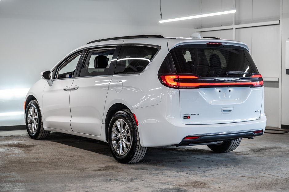 2022 Chrysler Pacifica Touring L-6