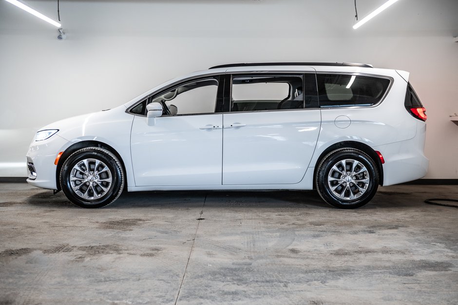 2022 Chrysler Pacifica Touring L-5