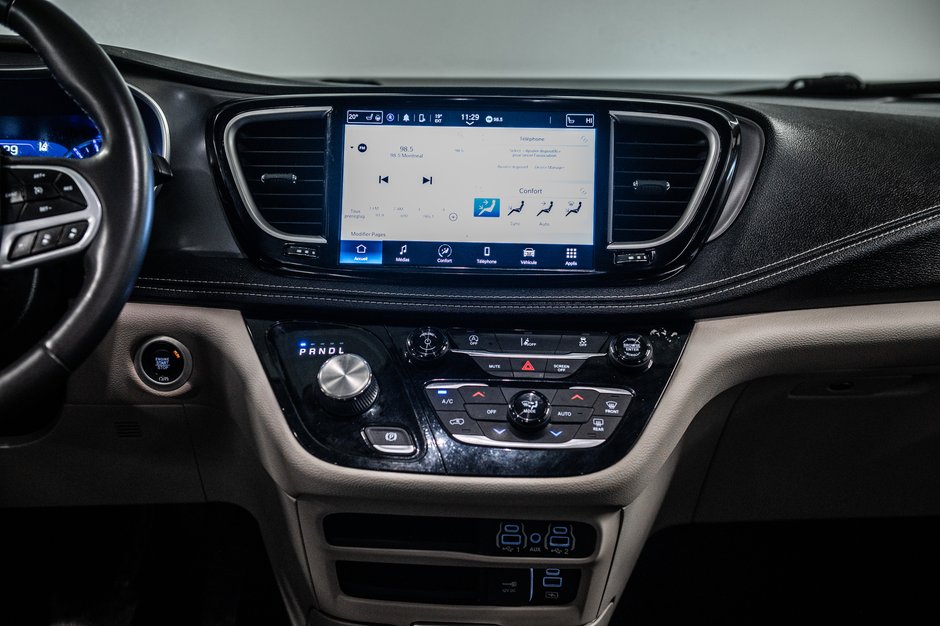 2022 Chrysler Pacifica Touring L-30