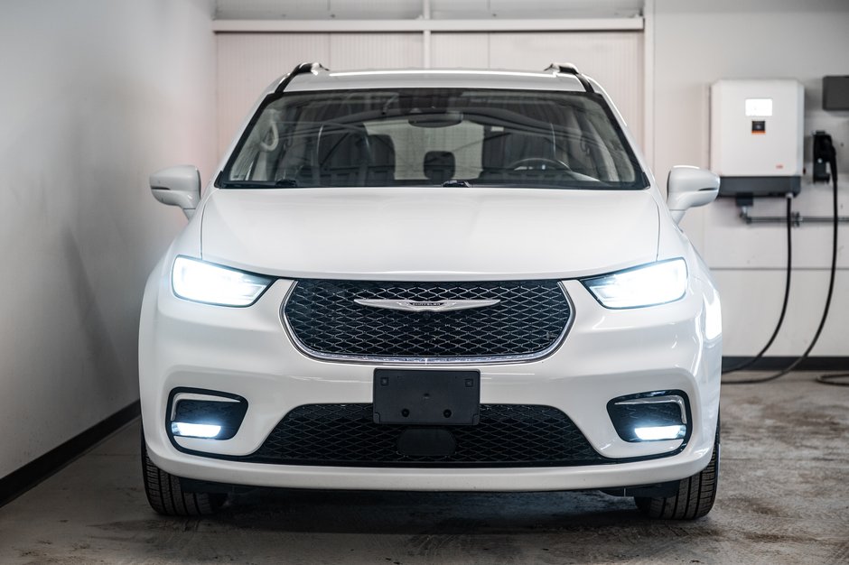 2022 Chrysler Pacifica Touring L-1