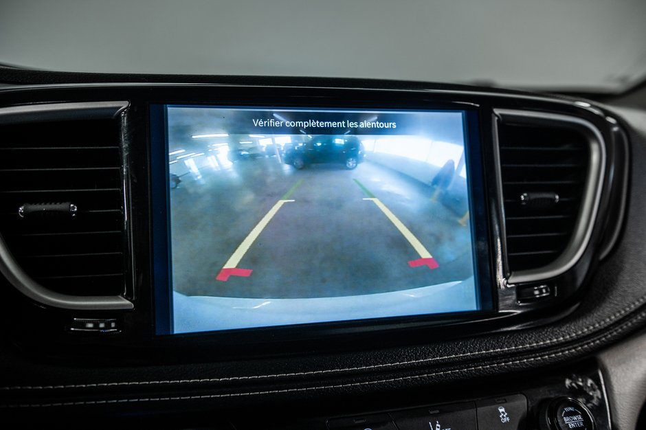 2022 Chrysler Pacifica Touring L-22