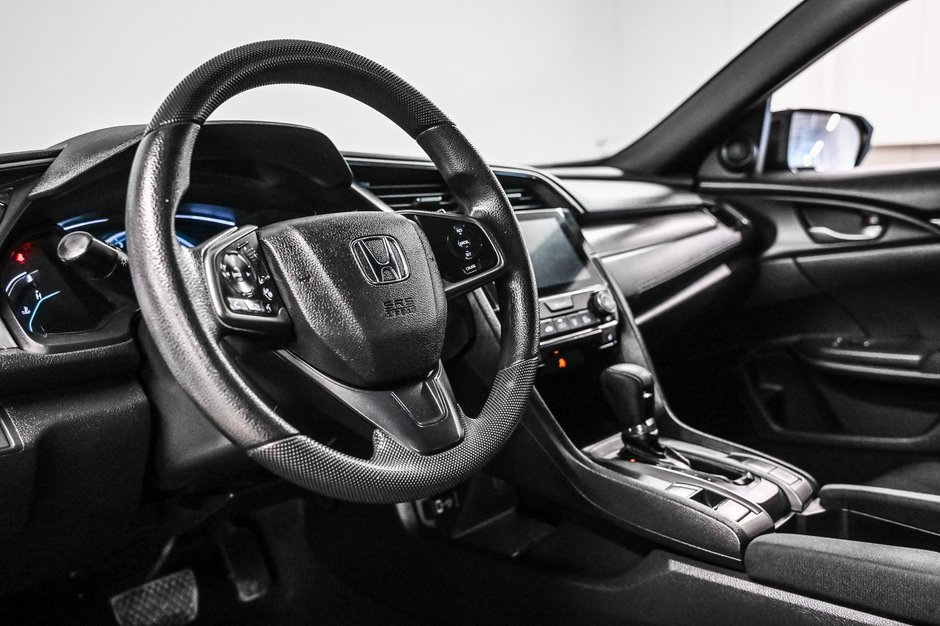 Honda Civic Hatchback LX 2017-8