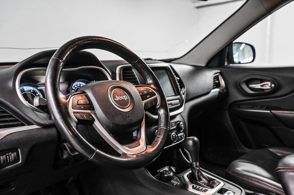 Jeep Cherokee Trailhawk 2015-10