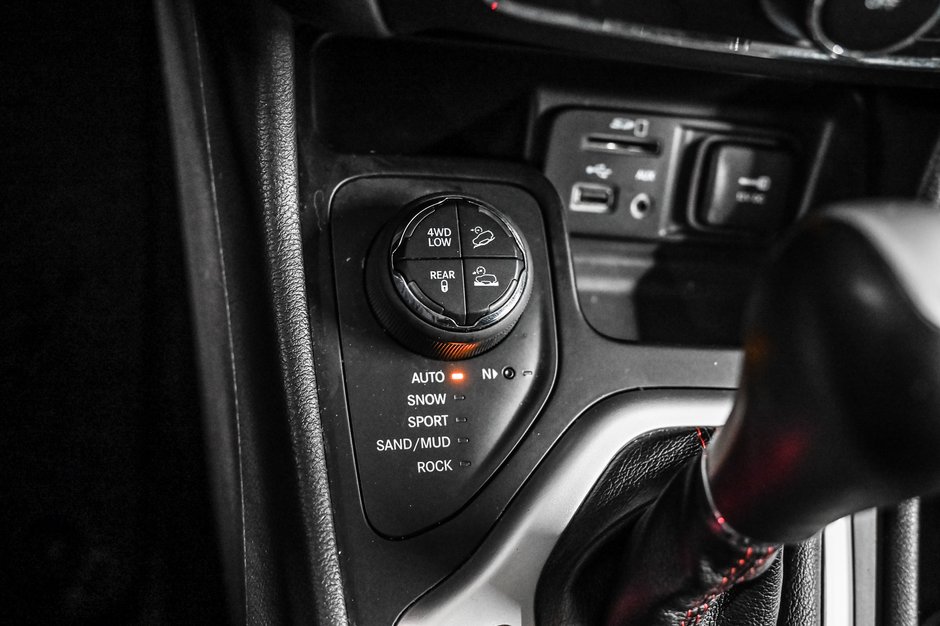 Jeep Cherokee Trailhawk 2015-14
