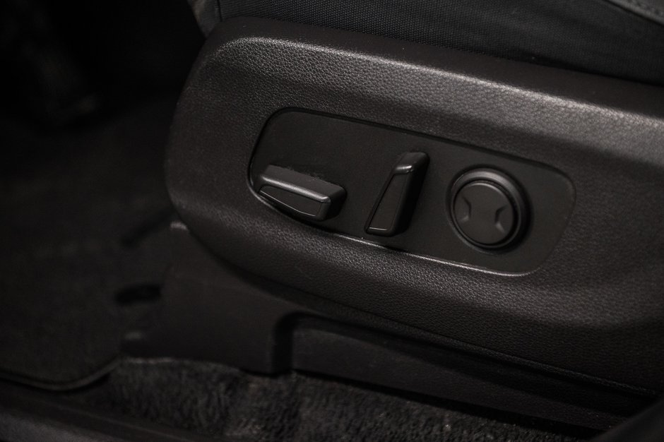 2023 Kia Carnival LX-13