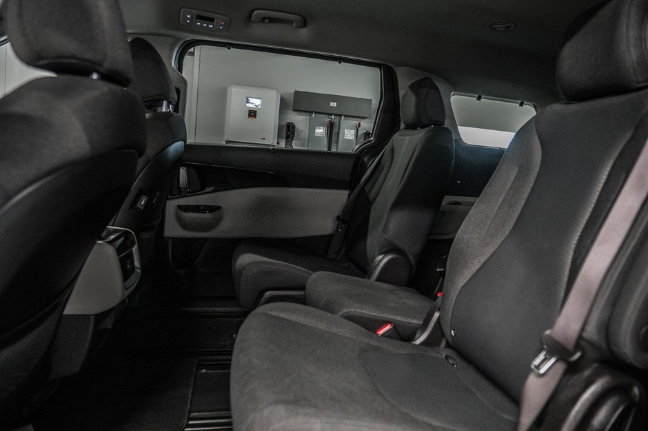 2023 Kia Carnival LX-27