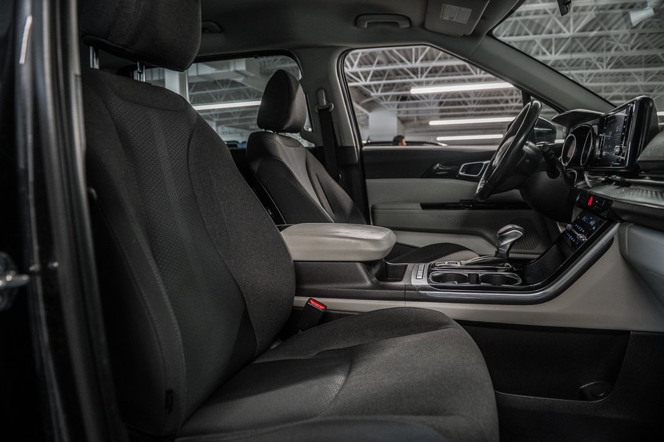 2023 Kia Carnival LX-33