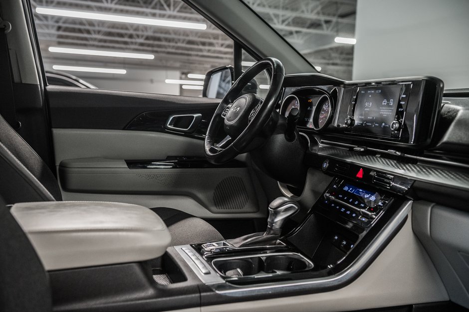 2023 Kia Carnival LX-32