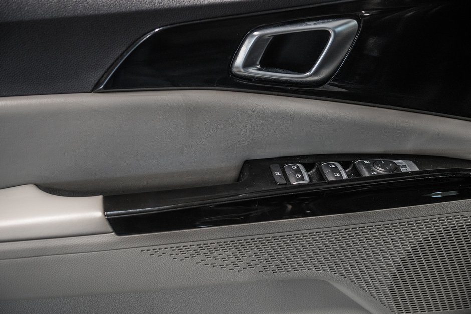 2023 Kia Carnival LX-11