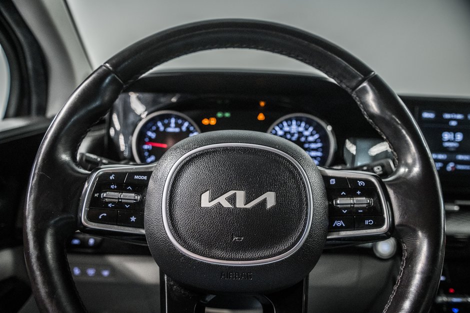 2023 Kia Carnival LX-17