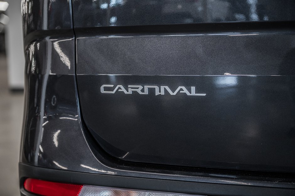 2023 Kia Carnival LX-7