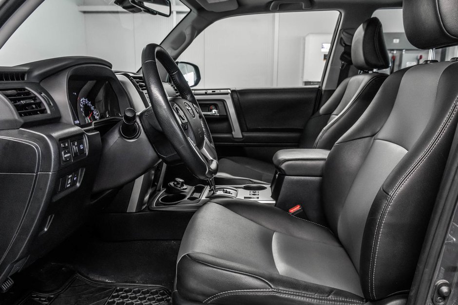 2024 Toyota 4Runner Base-14