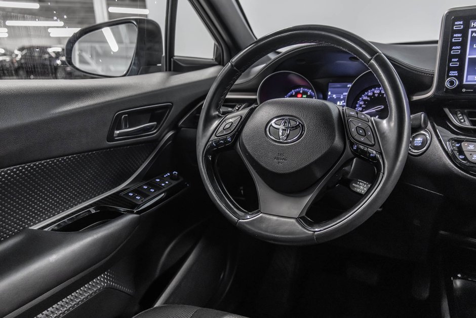 Toyota C-HR Base 2019-26