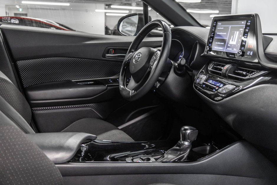 Toyota C-HR Base 2019-29