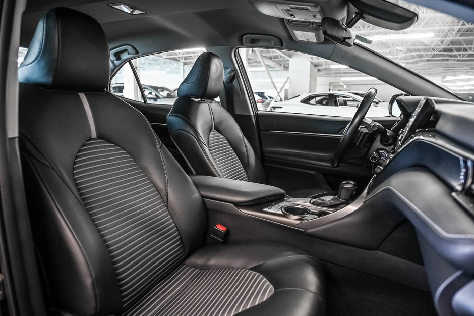 Toyota Camry SE 2021-21