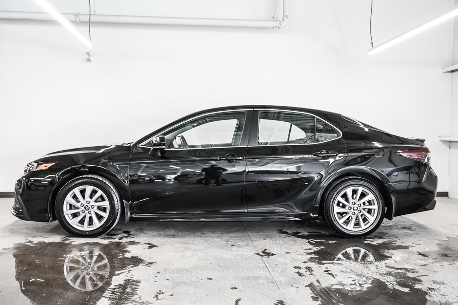 Toyota Camry SE 2021-3