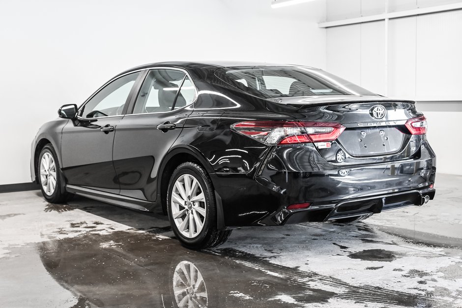 Toyota Camry SE 2021-4