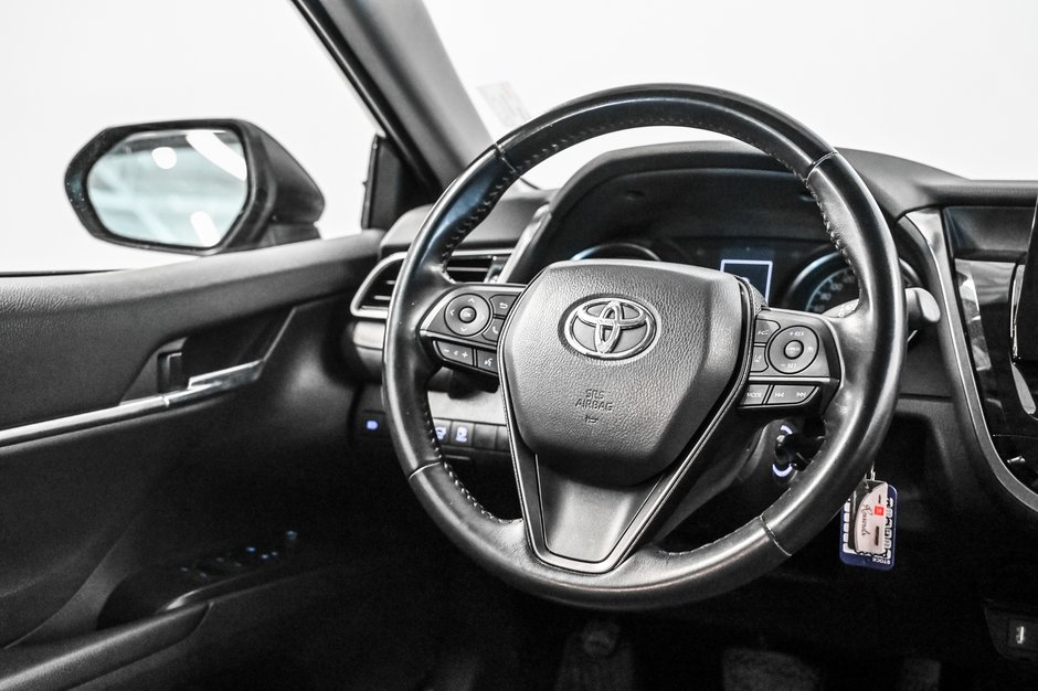 Toyota Camry SE 2021-18