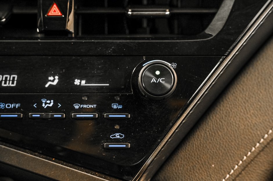 Toyota Camry SE 2021-14