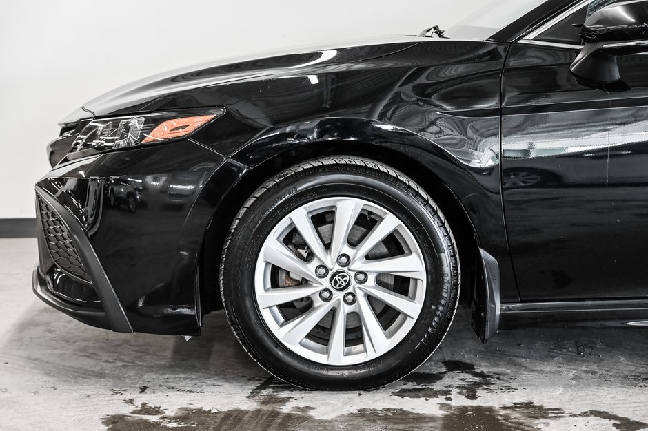 Toyota Camry SE 2021-2