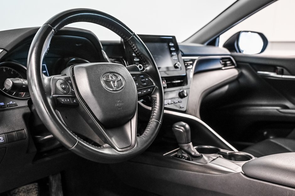 Toyota Camry SE 2021-8